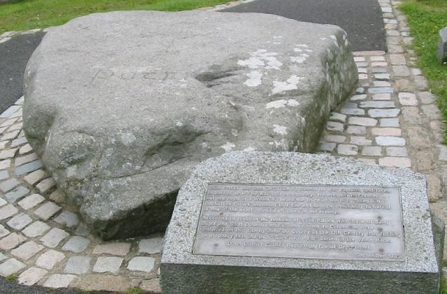 Saint_Patrick's_grave_Downpatrick